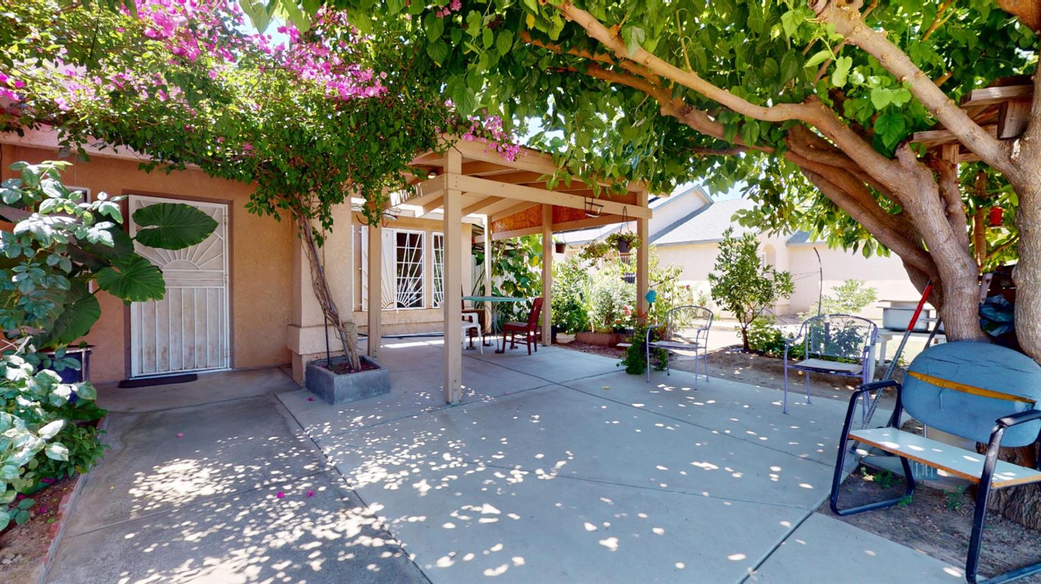 13745 E Bulah Ave, Parlier, CA 93648