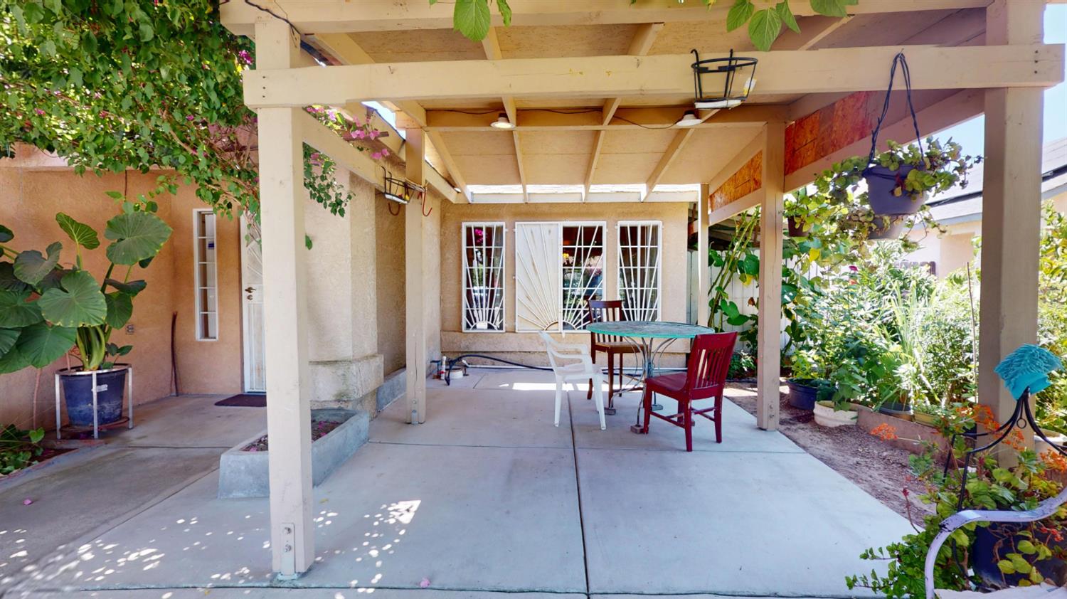 13745 E Bulah Ave, Parlier, CA 93648