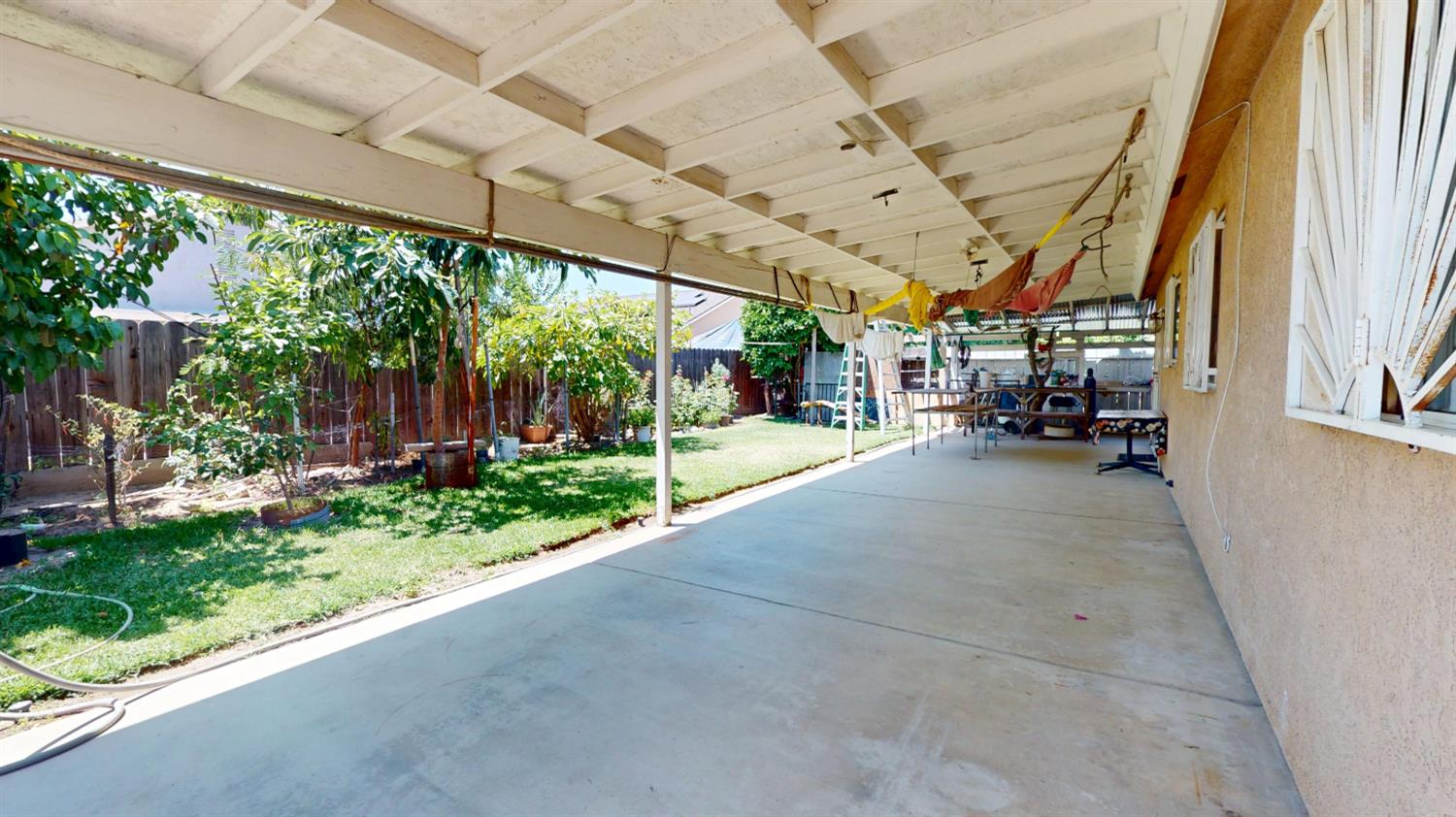 13745 E Bulah Ave, Parlier, CA 93648