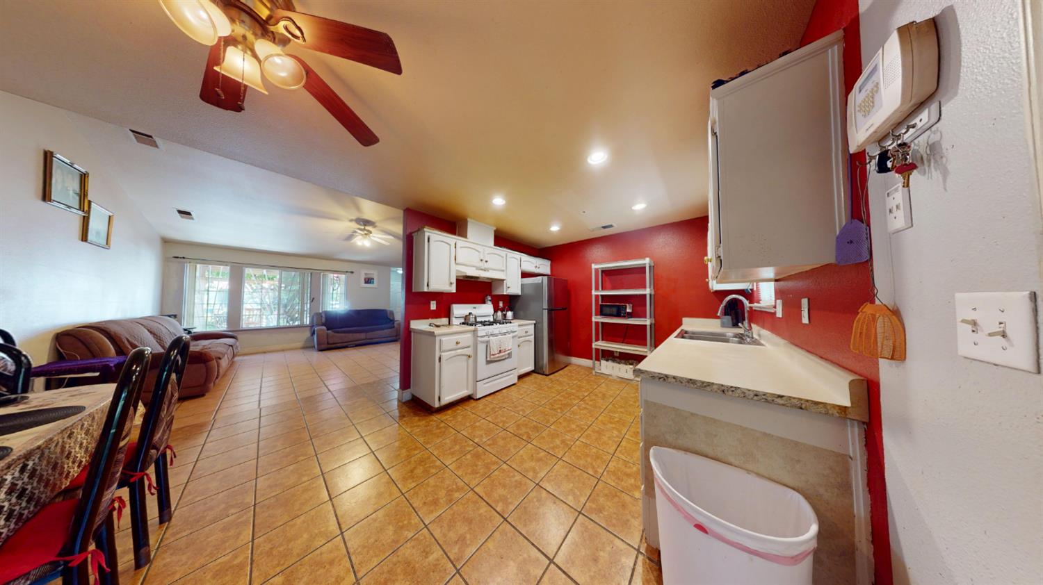 13745 E Bulah Ave, Parlier, CA 93648