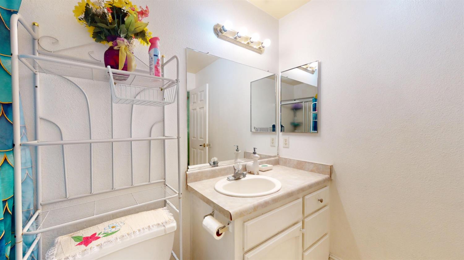 13745 E Bulah Ave, Parlier, CA 93648