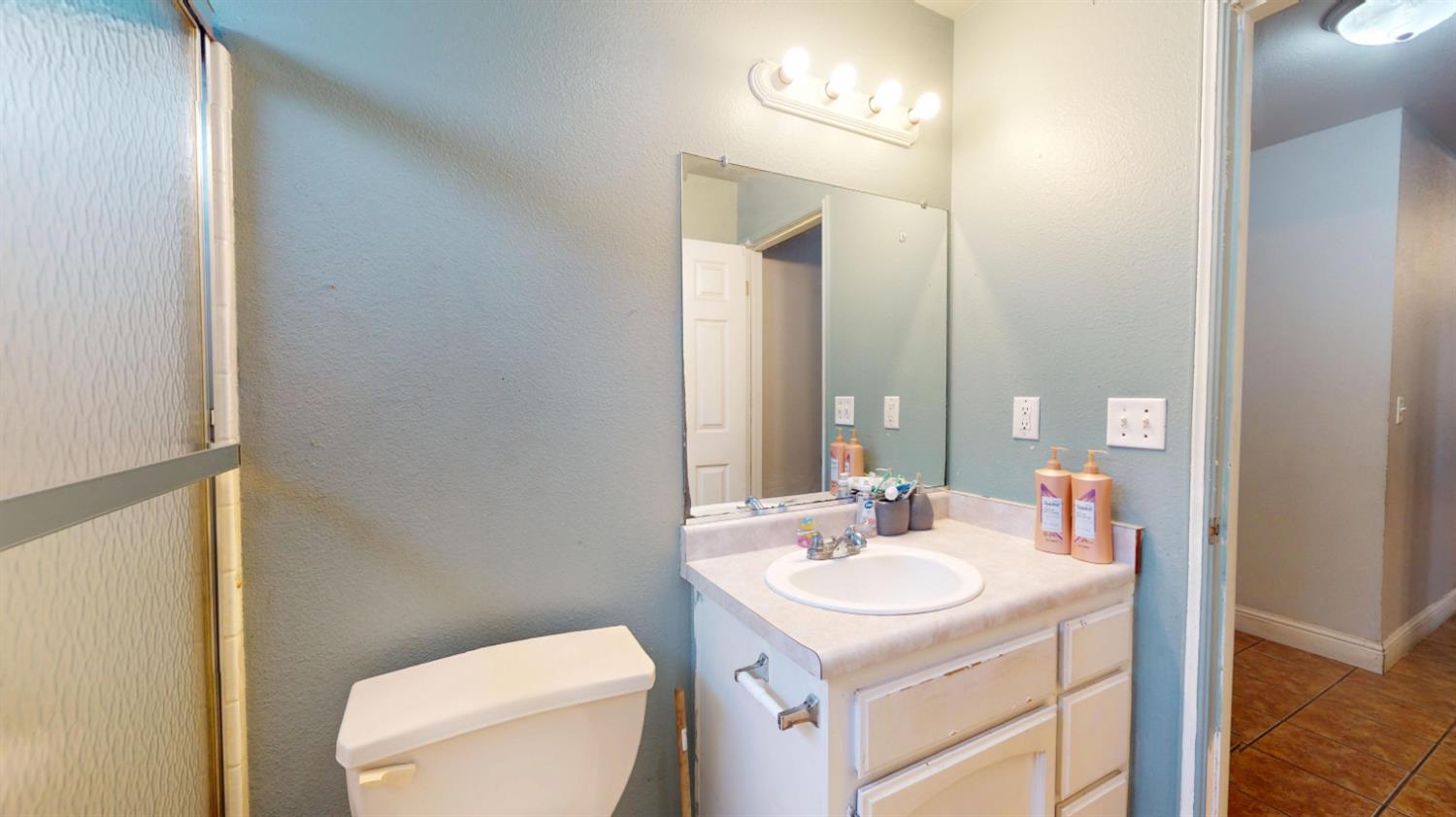 13745 E Bulah Ave, Parlier, CA 93648