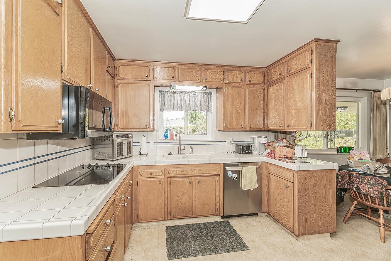 500 W Sample Ave, Fresno, CA 93704