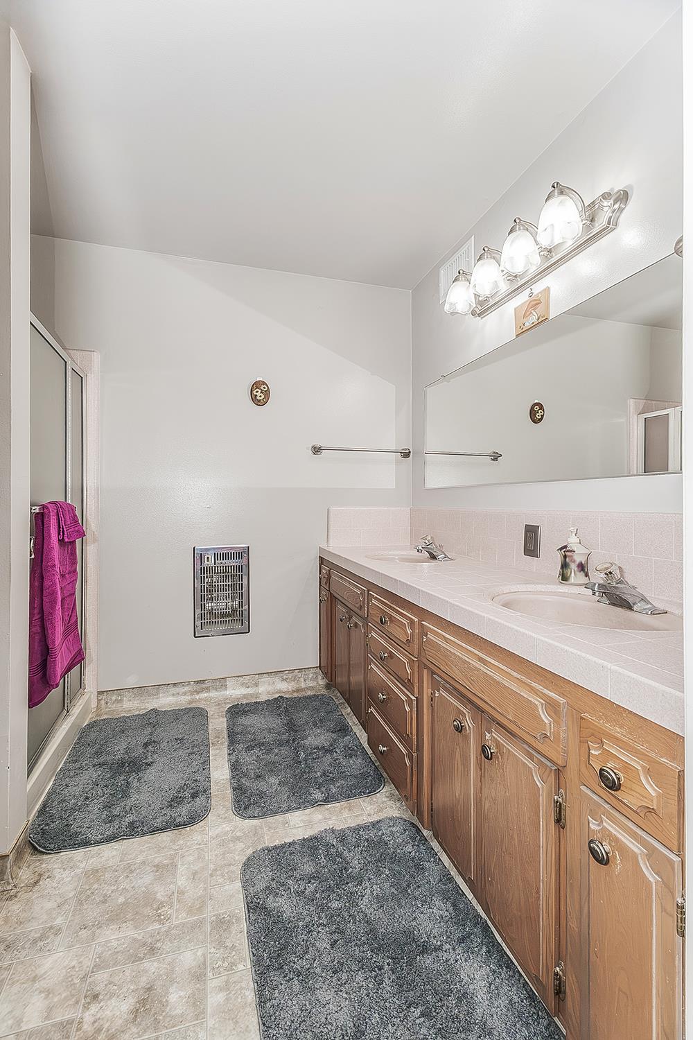 500 W Sample Ave, Fresno, CA 93704