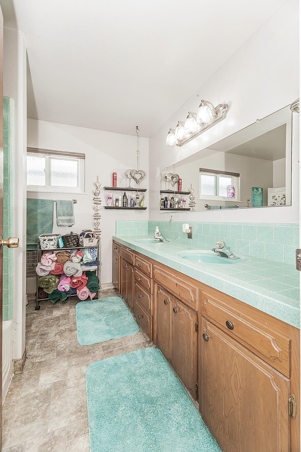 500 W Sample Ave, Fresno, CA 93704