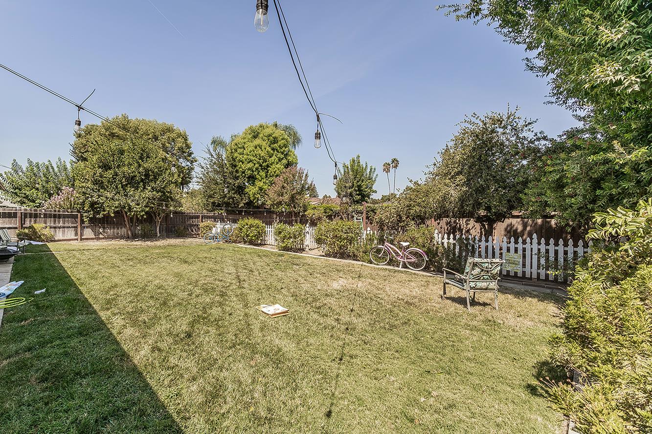 500 W Sample Ave, Fresno, CA 93704