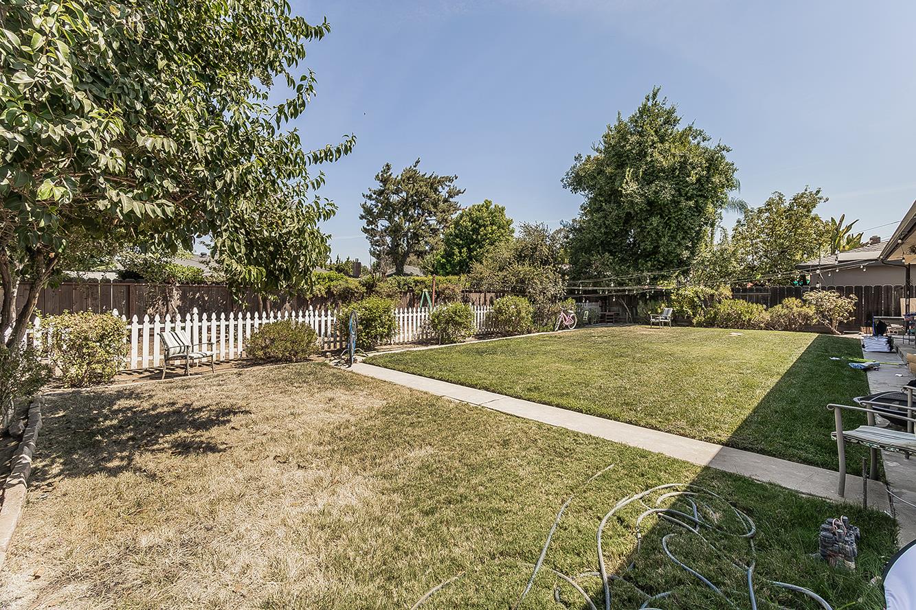 500 W Sample Ave, Fresno, CA 93704