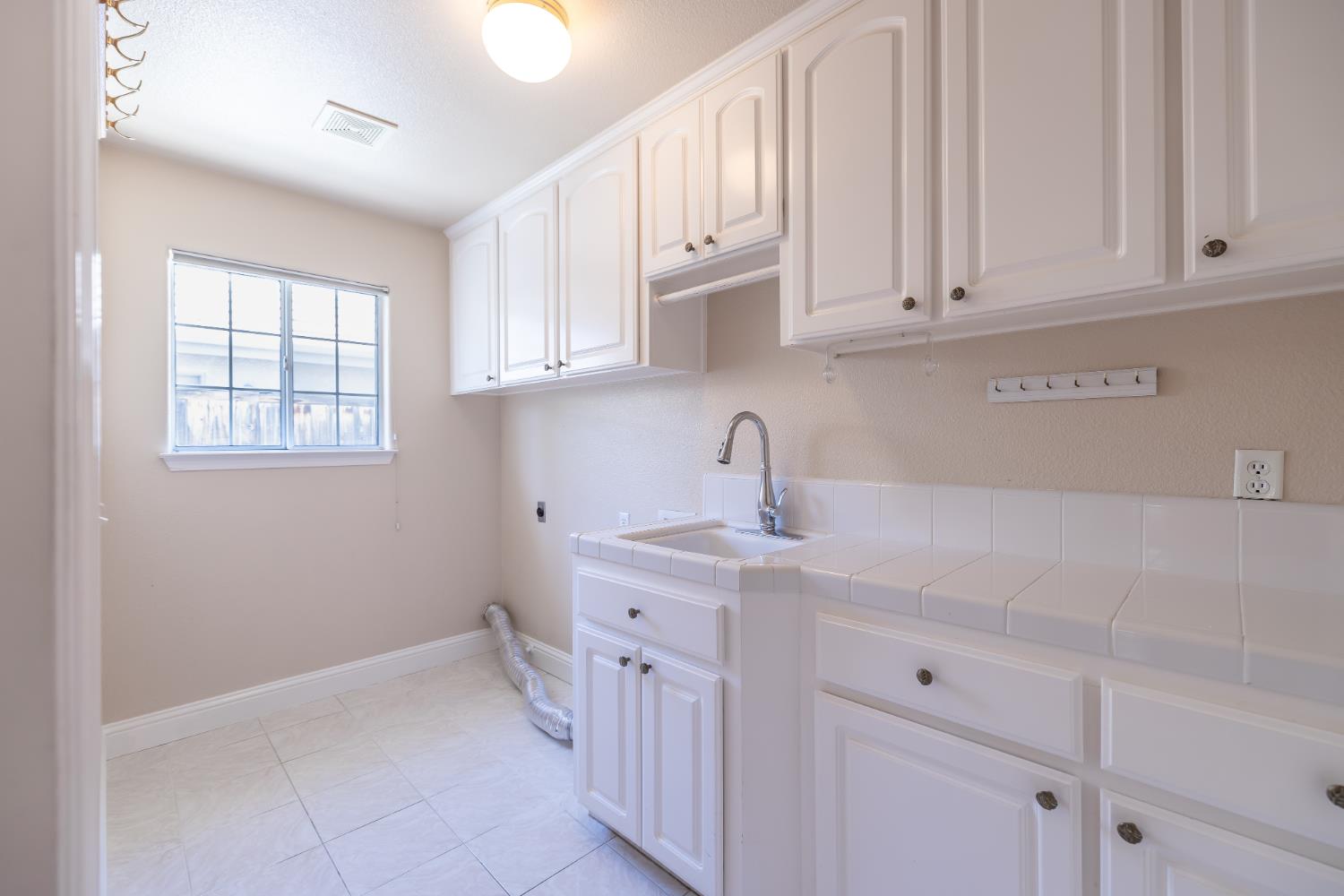 10235 N Rowell Ave, Fresno, CA 93730
