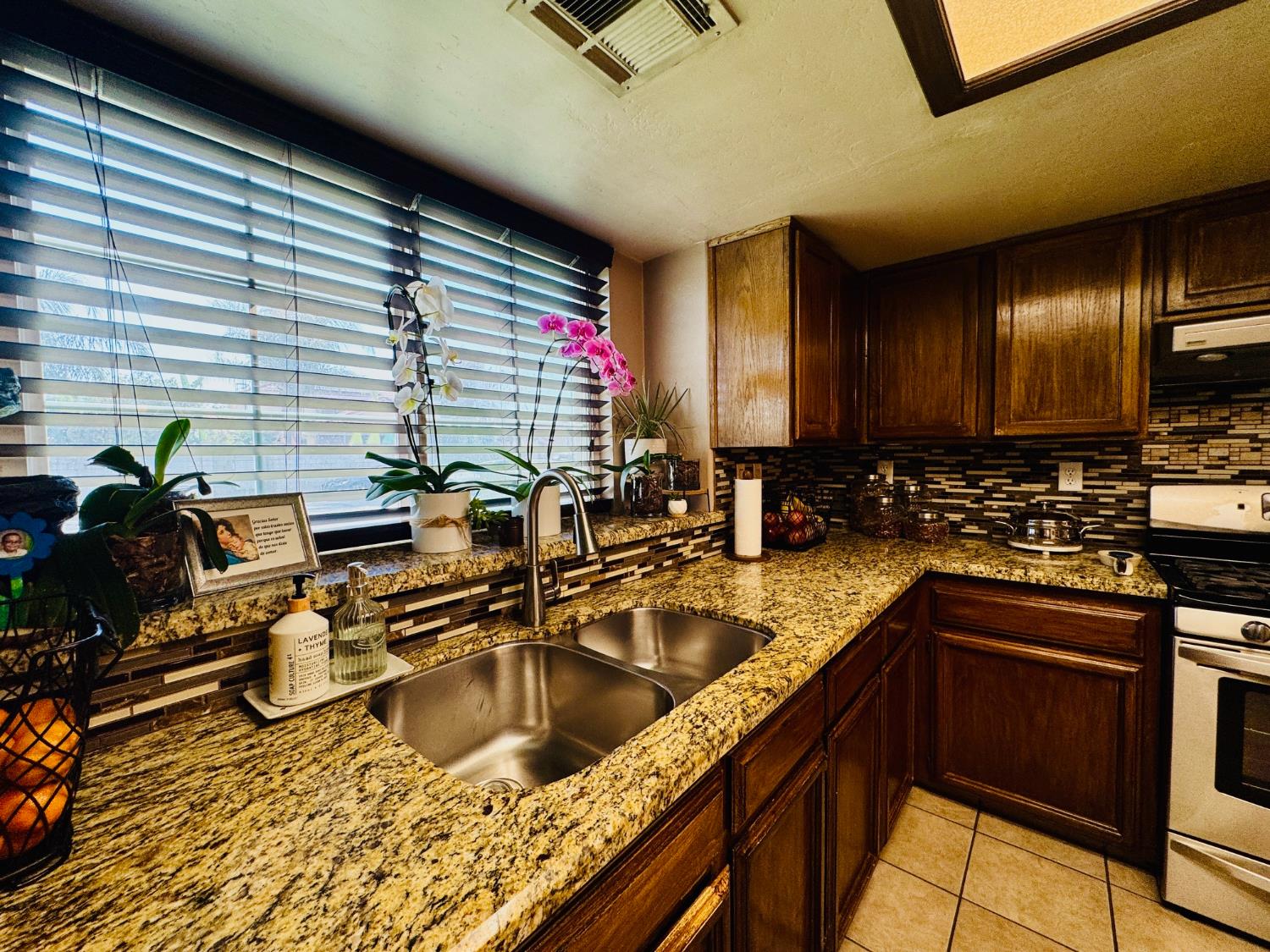 2212 S A St, Arvin, CA 93203