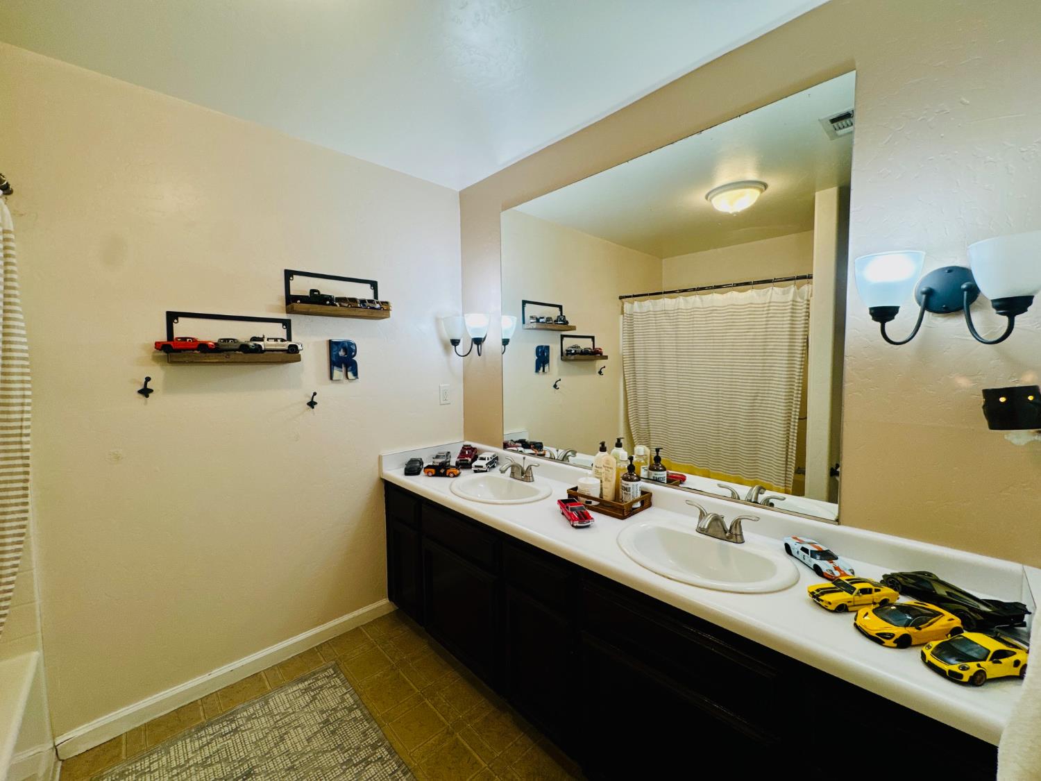 2212 S A St, Arvin, CA 93203