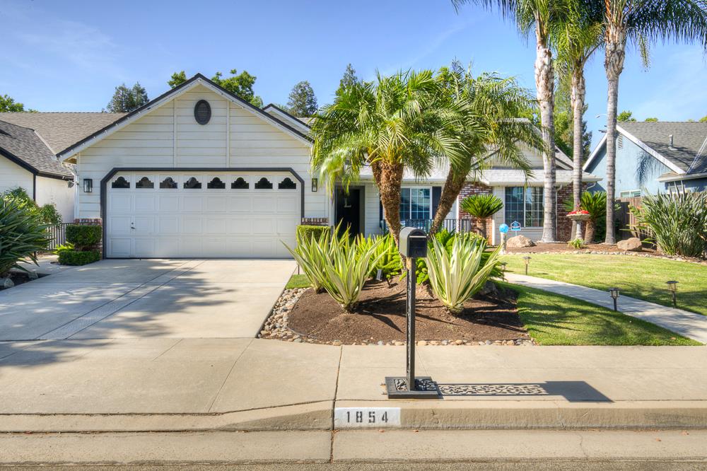 1854 E Brandywine Ln, Fresno, CA 93720