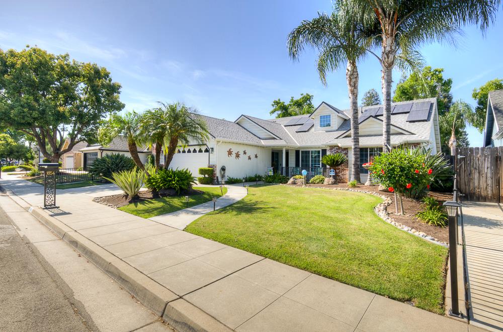 1854 E Brandywine Ln, Fresno, CA 93720