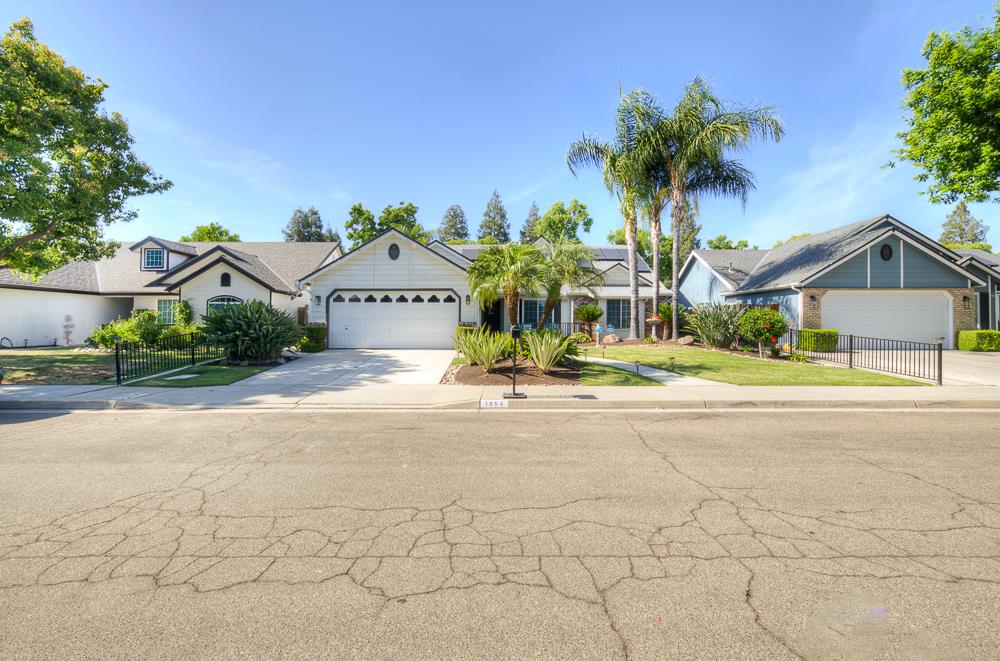 1854 E Brandywine Ln, Fresno, CA 93720