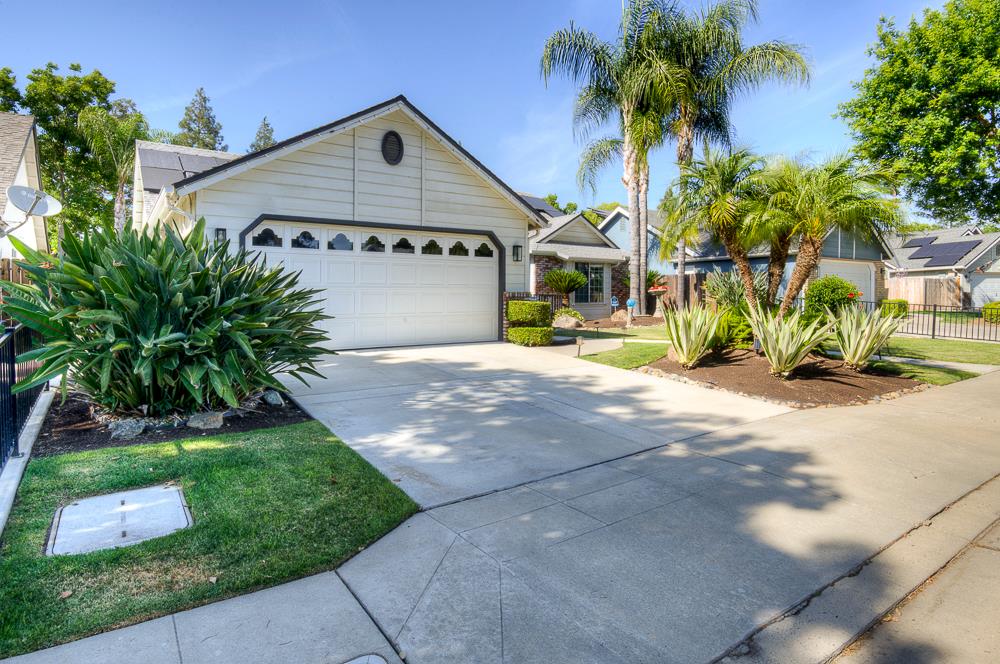1854 E Brandywine Ln, Fresno, CA 93720