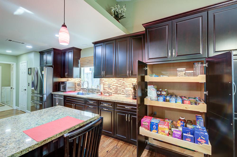 1854 E Brandywine Ln, Fresno, CA 93720