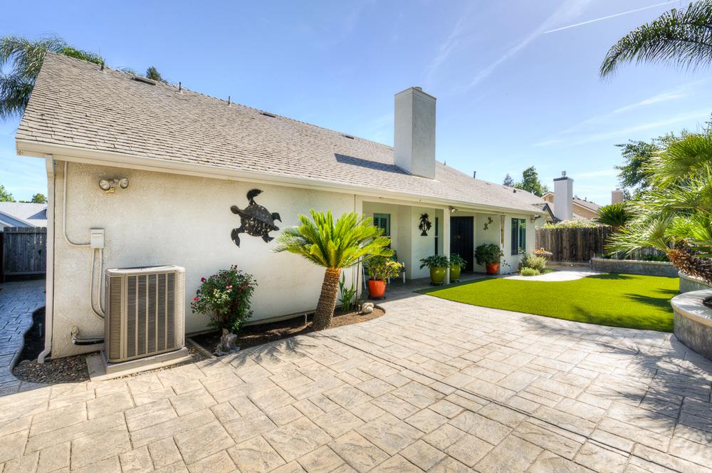 1854 E Brandywine Ln, Fresno, CA 93720
