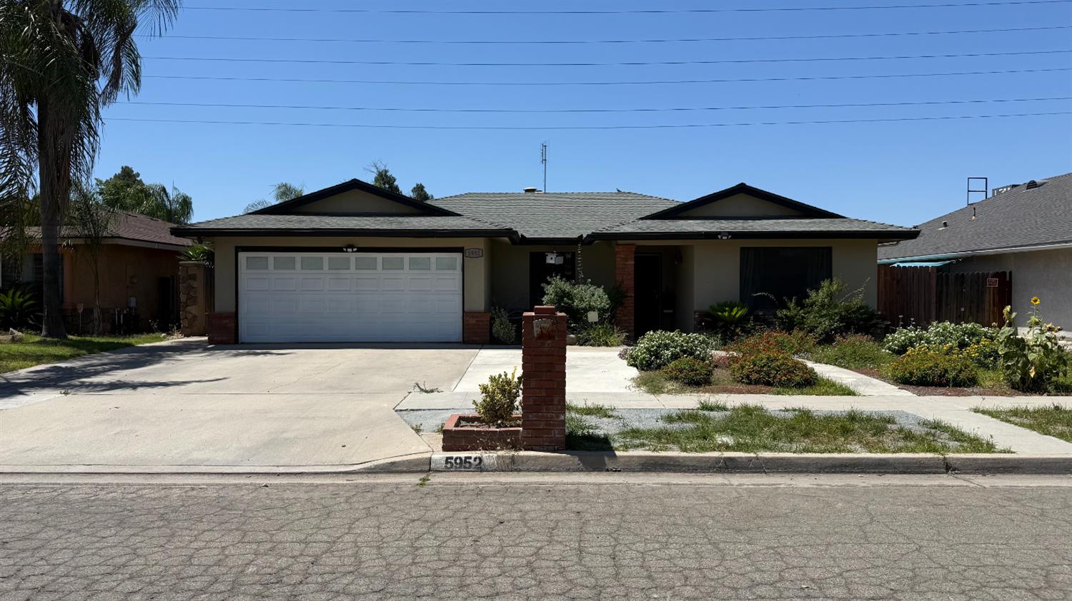 5952 E Illinois Ave, Fresno, CA 93827