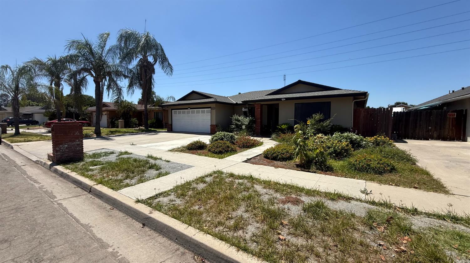 5952 E Illinois Ave, Fresno, CA 93827