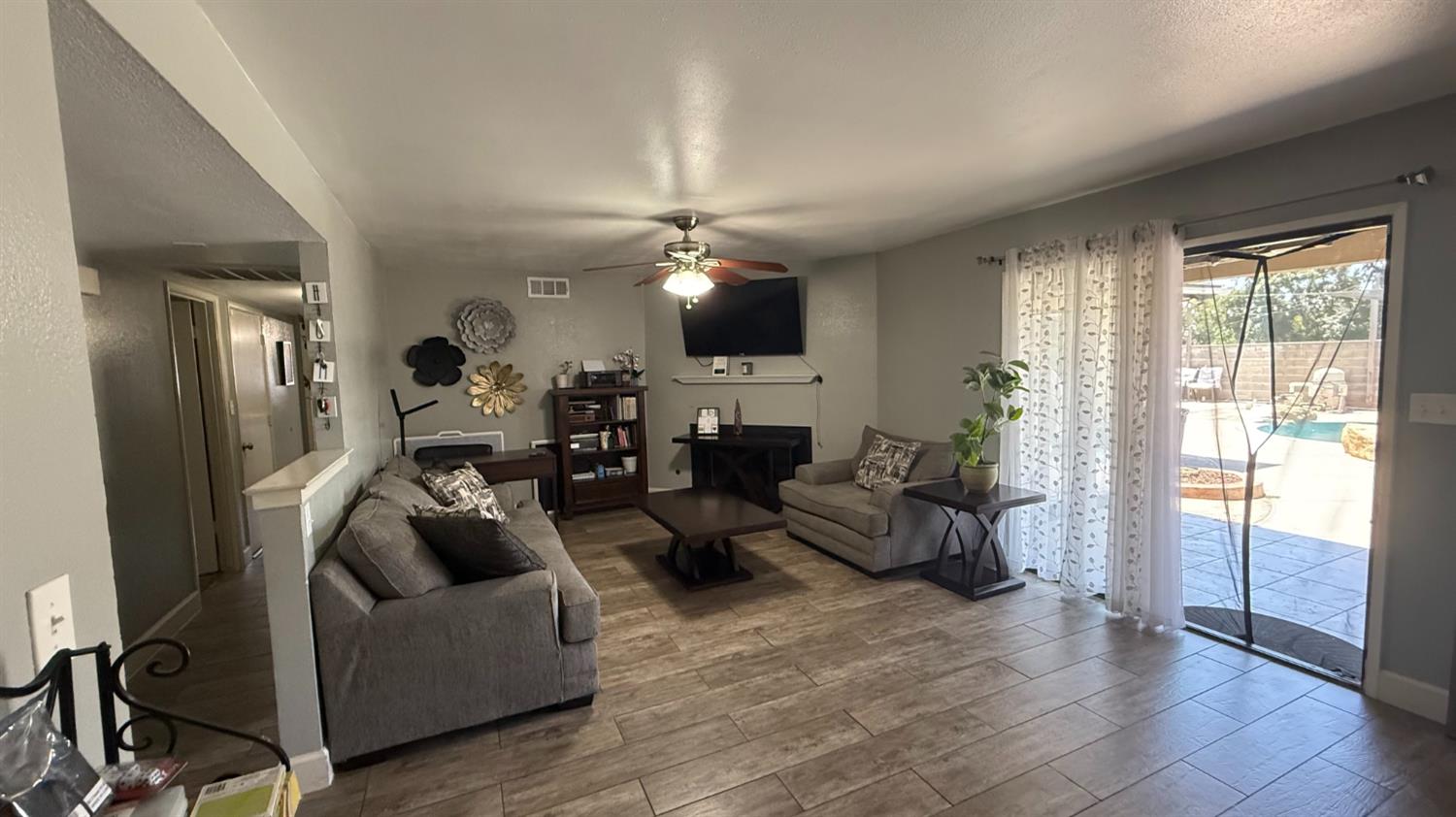 5952 E Illinois Ave, Fresno, CA 93827
