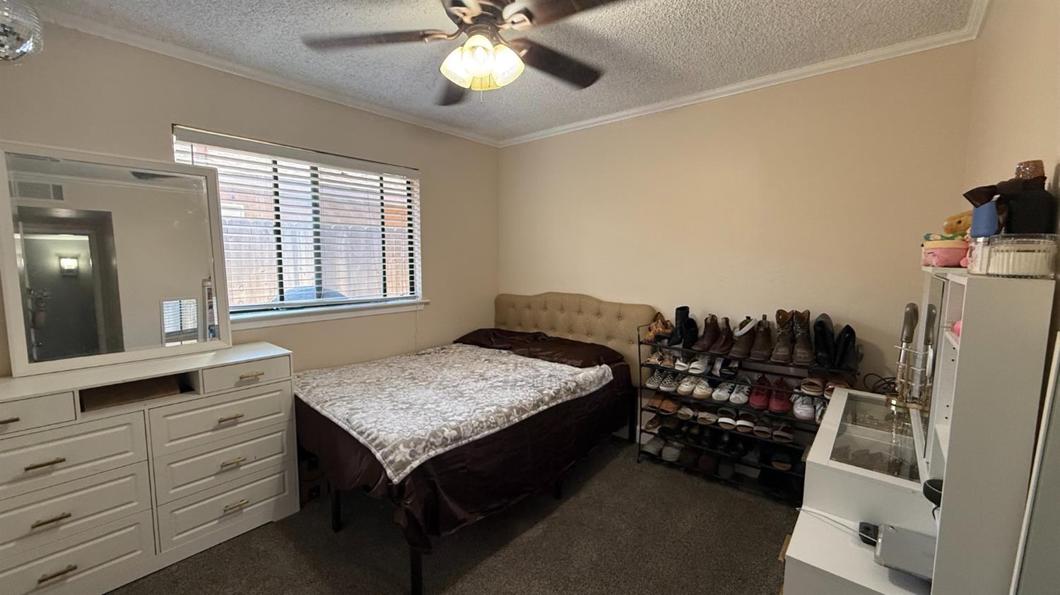 5952 E Illinois Ave, Fresno, CA 93827