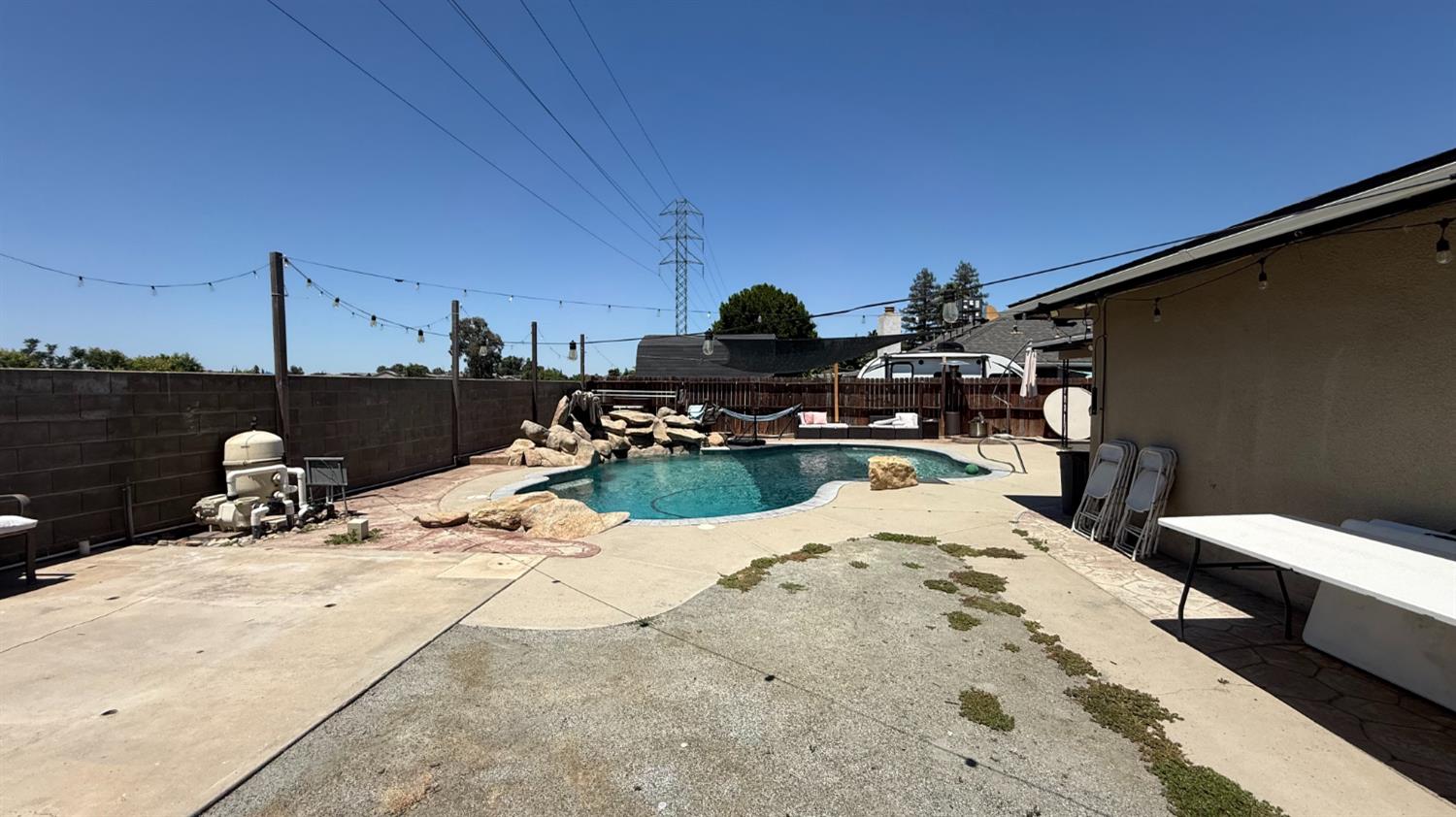 5952 E Illinois Ave, Fresno, CA 93827