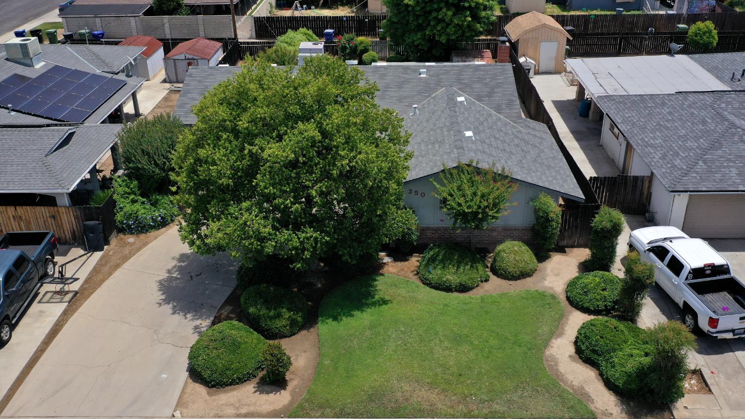 250 S Gloria, Dinuba, CA 93618