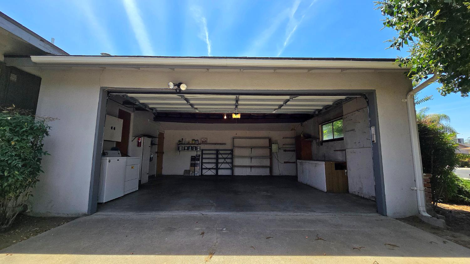 250 S Gloria, Dinuba, CA 93618