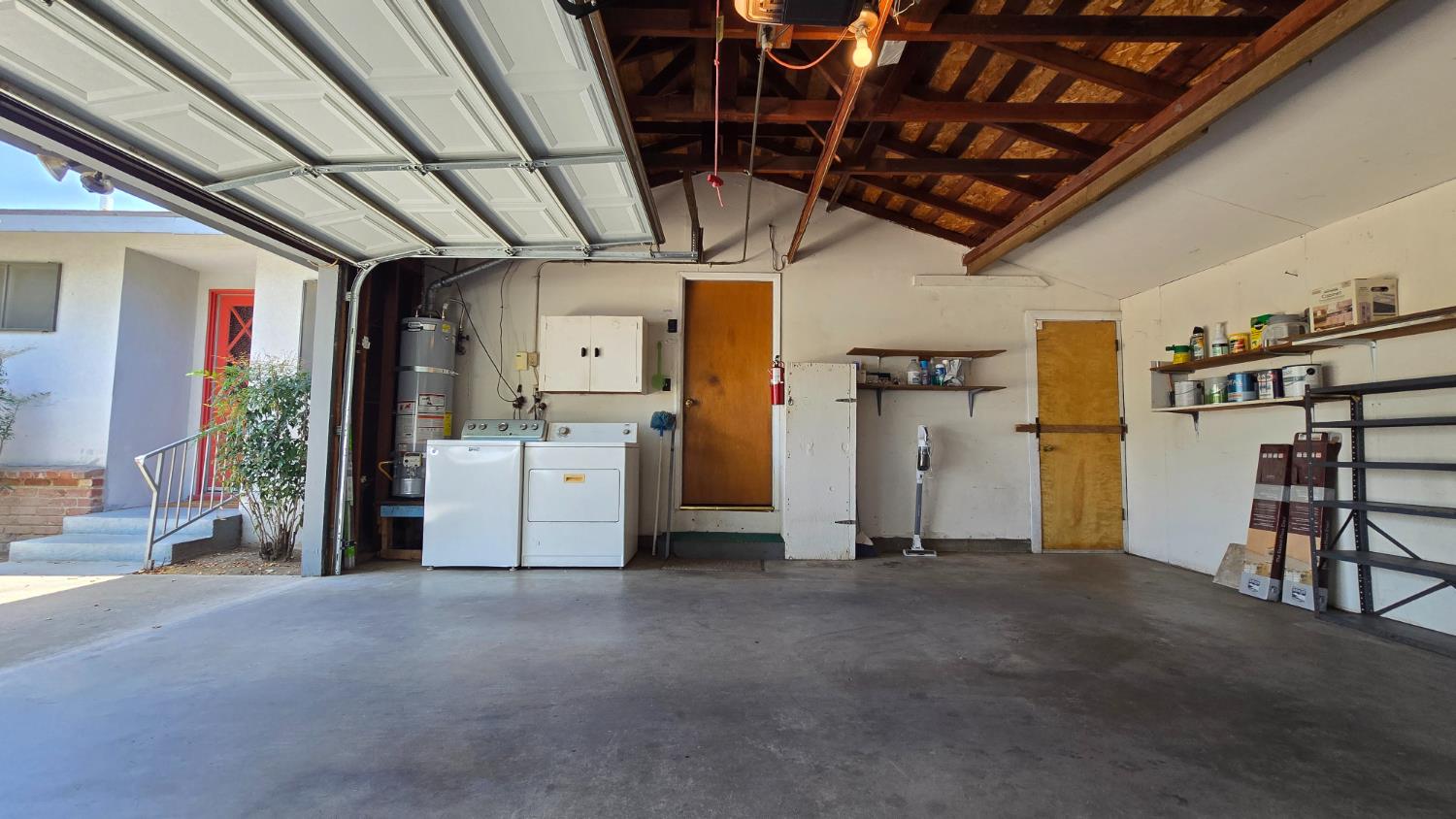250 S Gloria, Dinuba, CA 93618
