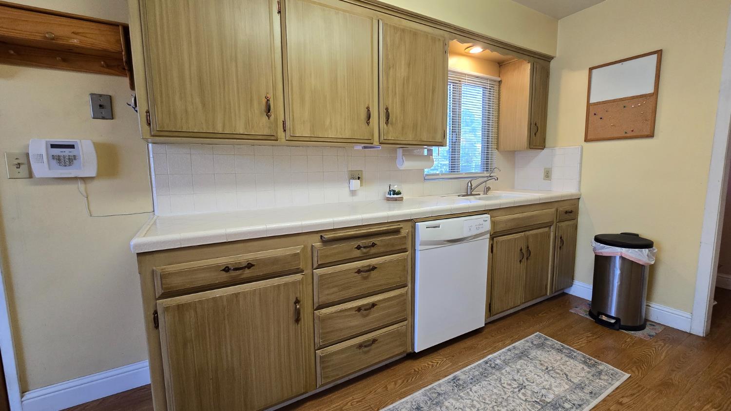 250 S Gloria, Dinuba, CA 93618