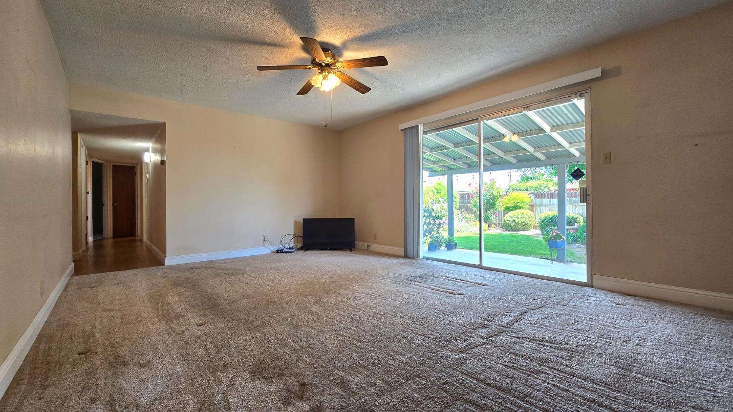 250 S Gloria, Dinuba, CA 93618