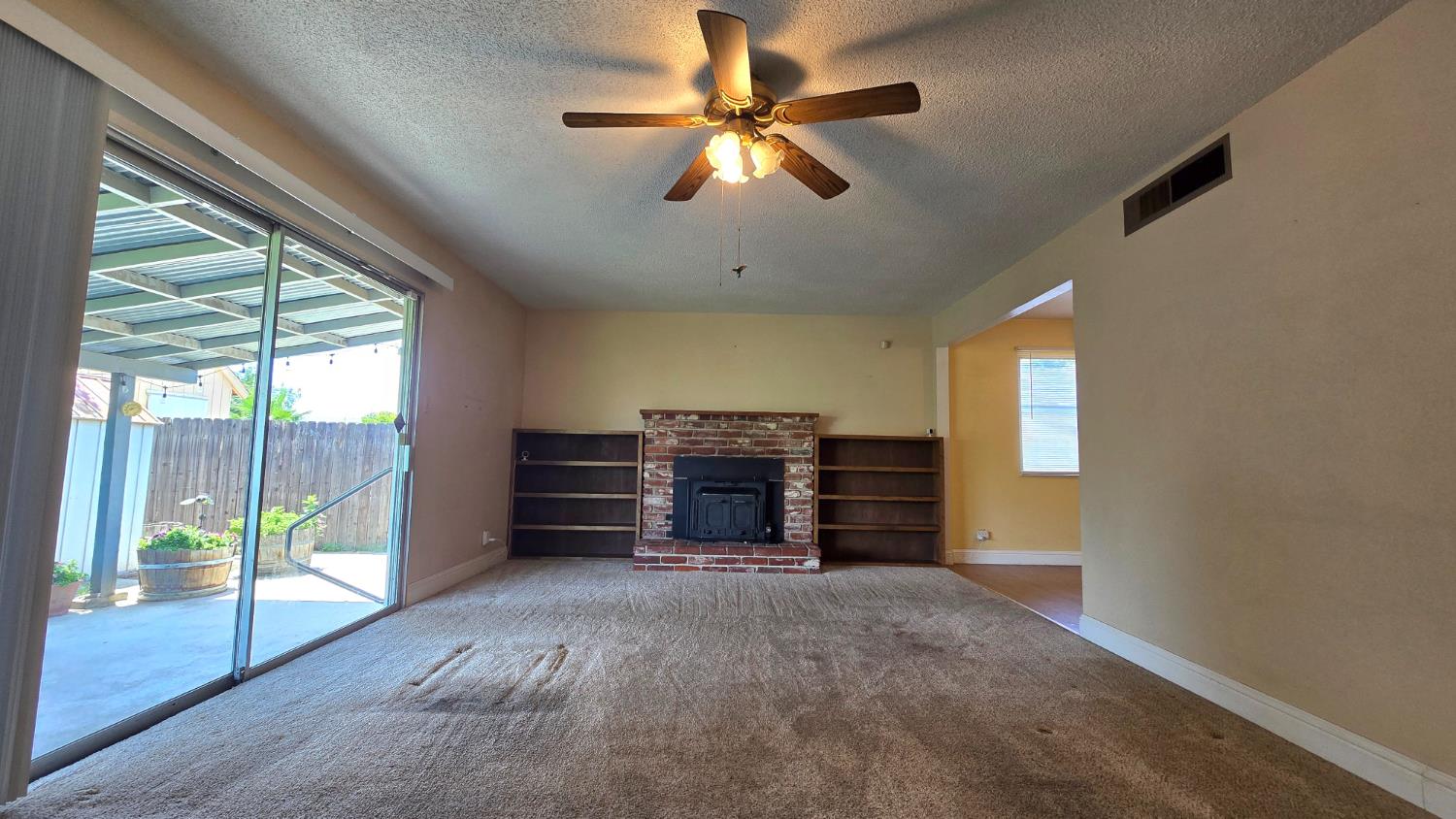 250 S Gloria, Dinuba, CA 93618