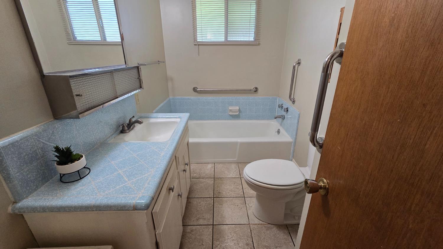 250 S Gloria, Dinuba, CA 93618