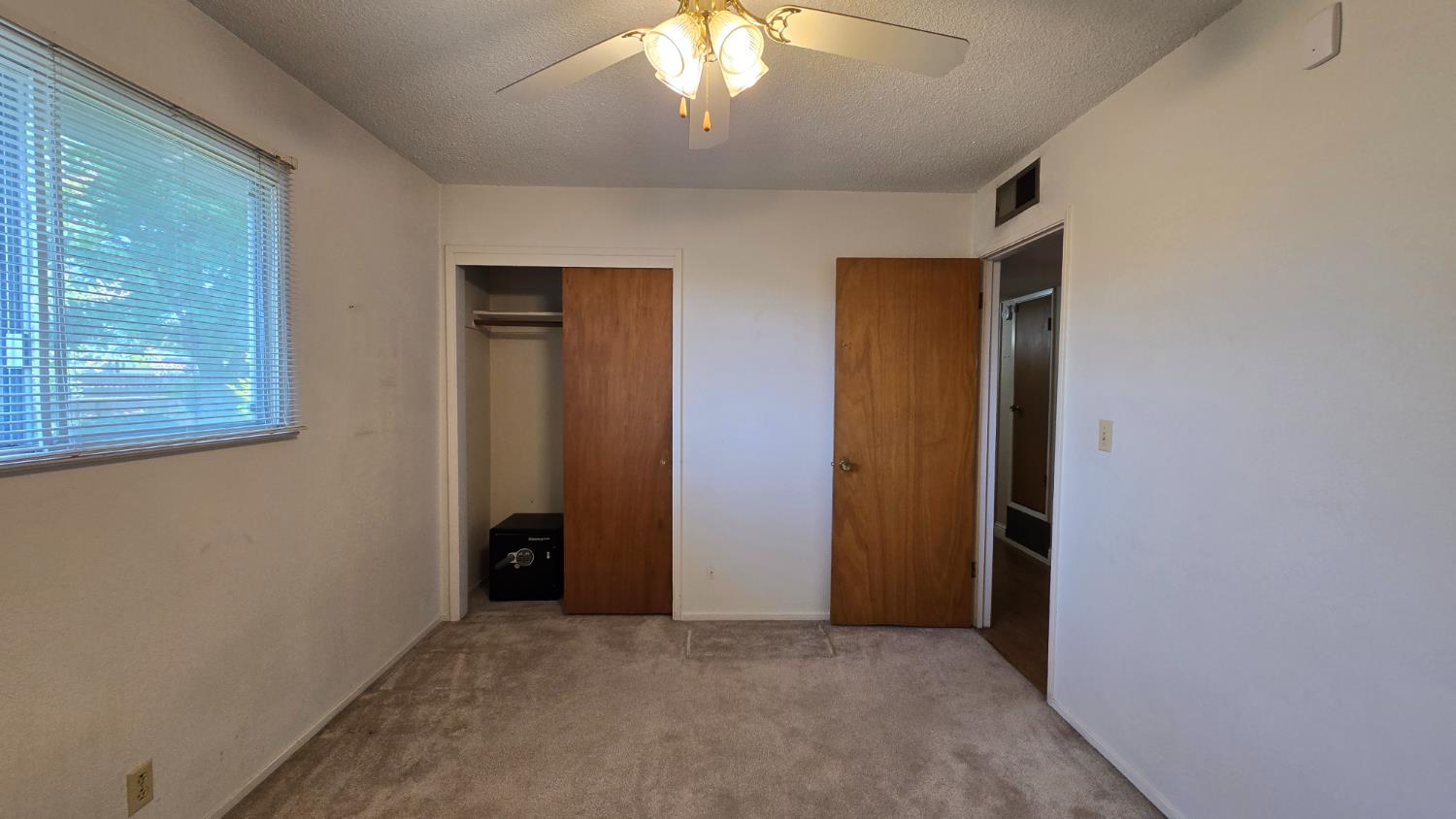 250 S Gloria, Dinuba, CA 93618