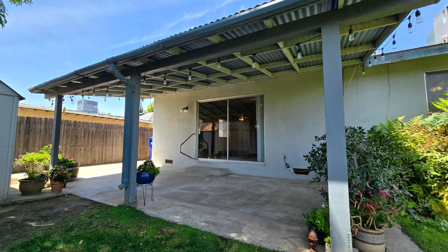 250 S Gloria, Dinuba, CA 93618