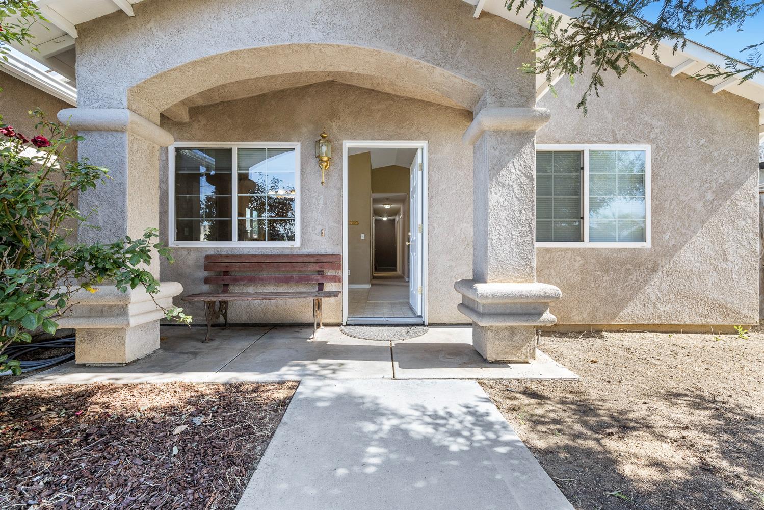 1567 Lacreta Ave, Madera, CA 93638