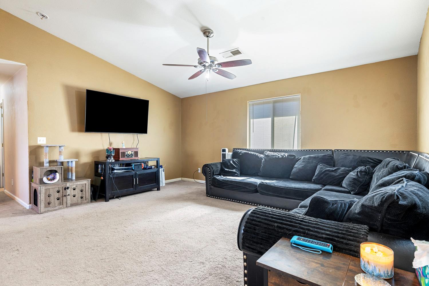 1567 Lacreta Ave, Madera, CA 93638
