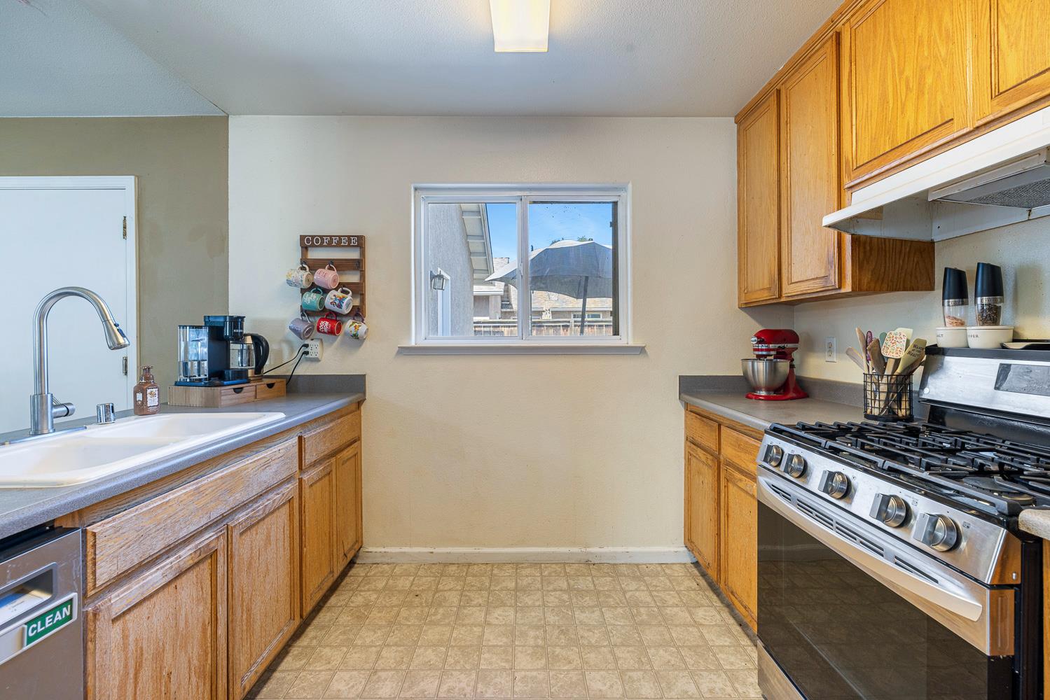 1567 Lacreta Ave, Madera, CA 93638