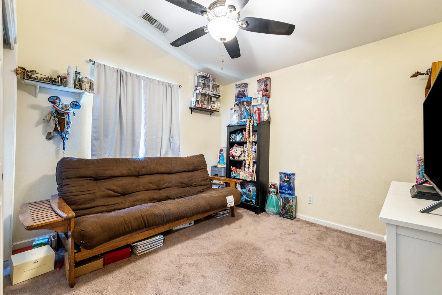 1567 Lacreta Ave, Madera, CA 93638