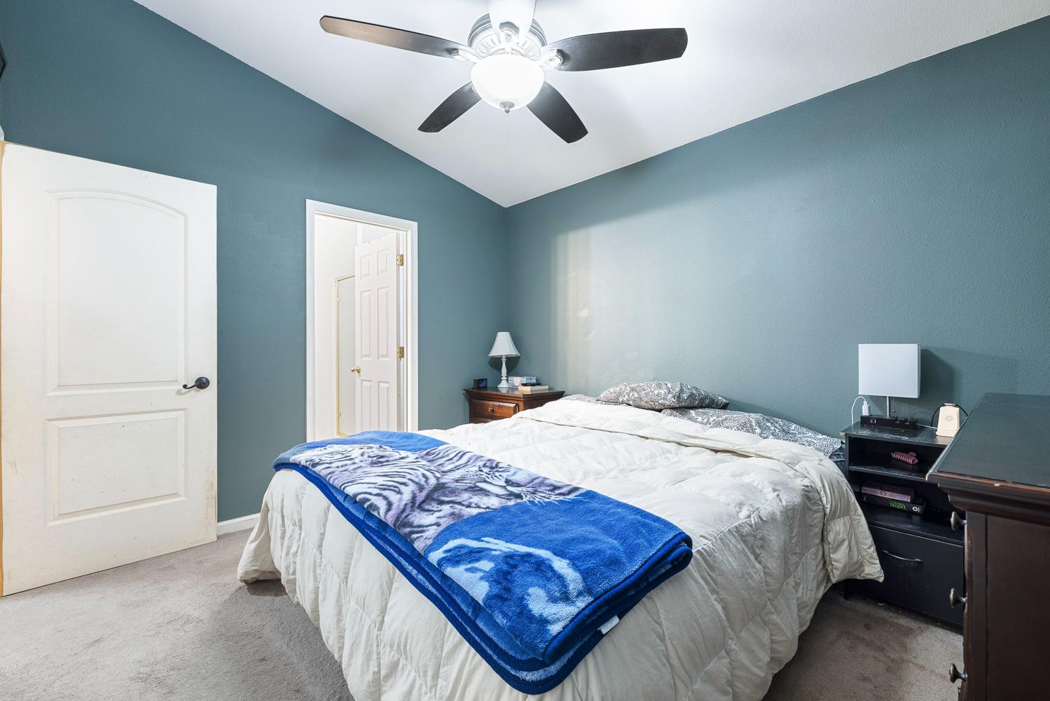 1567 Lacreta Ave, Madera, CA 93638