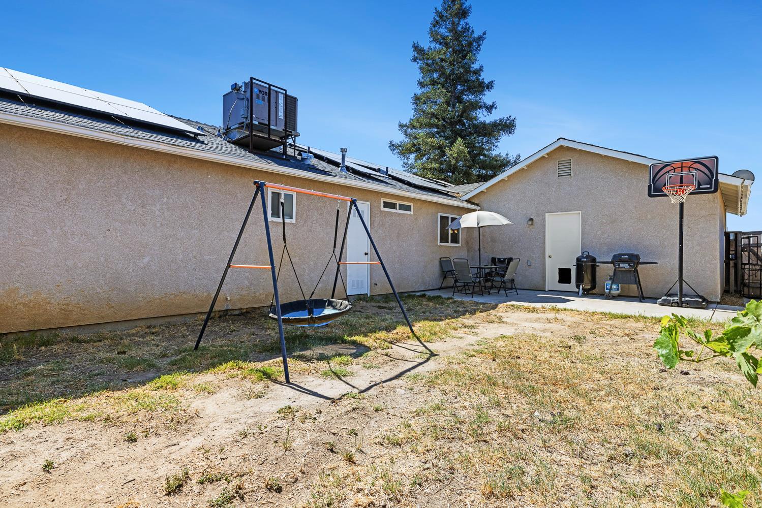 1567 Lacreta Ave, Madera, CA 93638
