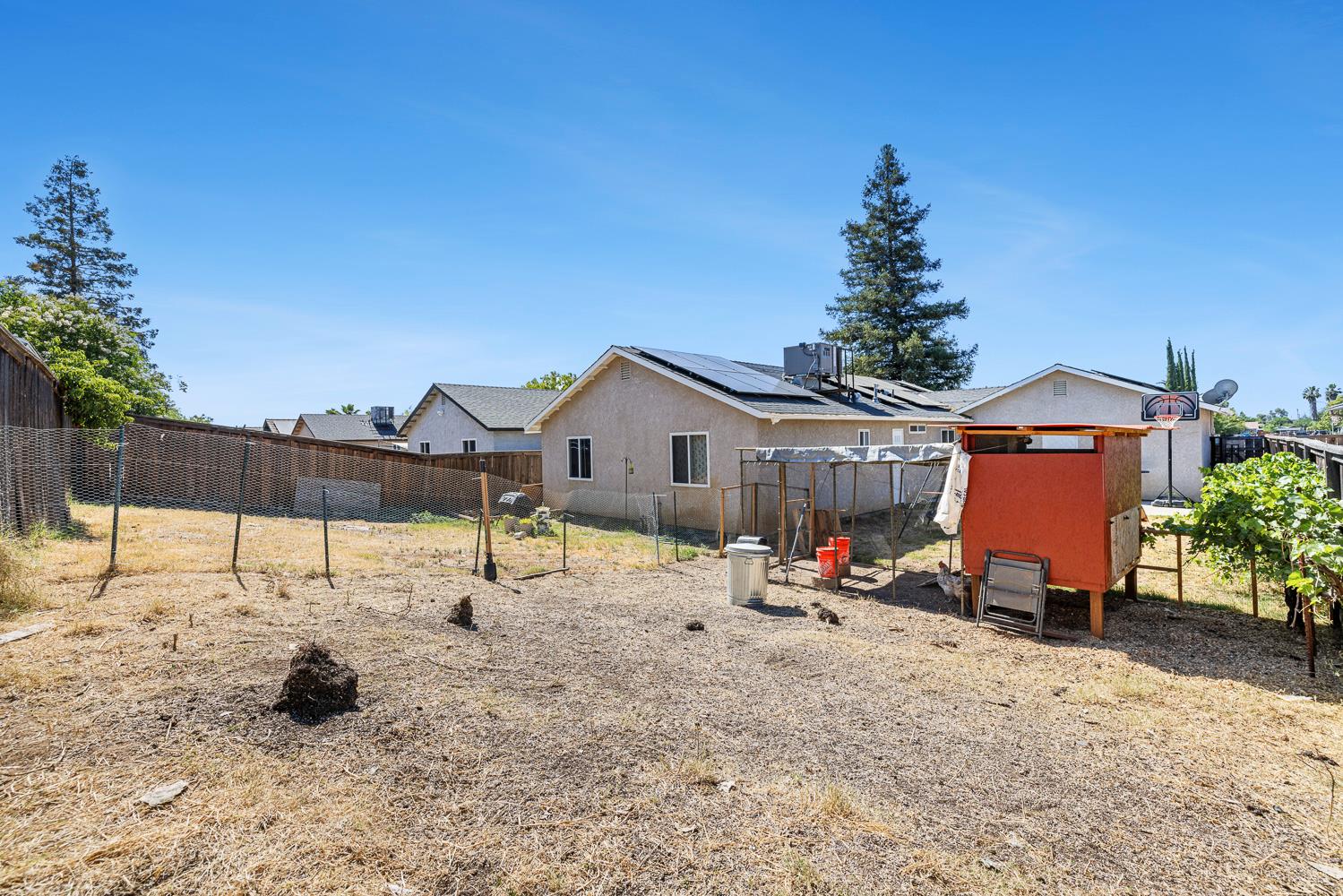 1567 Lacreta Ave, Madera, CA 93638