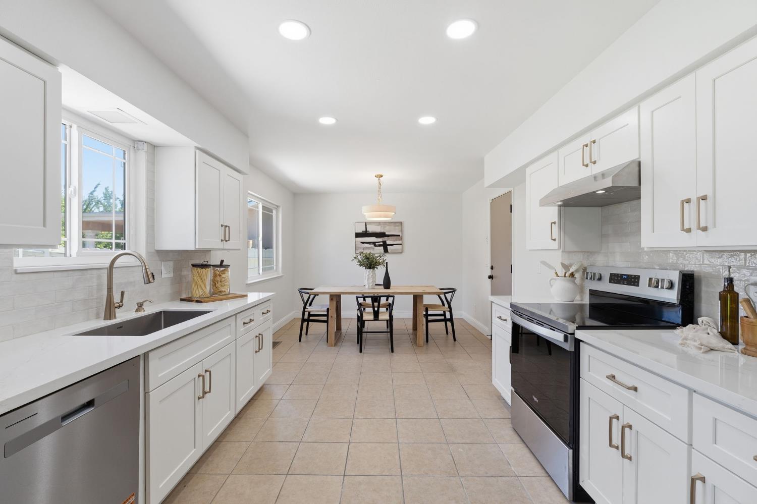 5786 N Lead Ave, Fresno, CA 93711