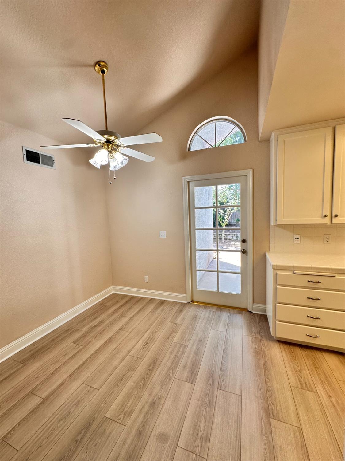 5201 W Magill Ave, Fresno, CA 93722