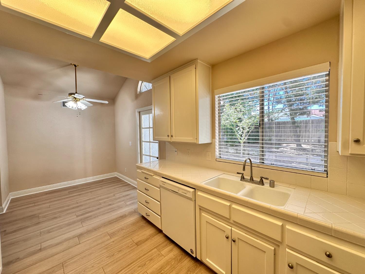 5201 W Magill Ave, Fresno, CA 93722