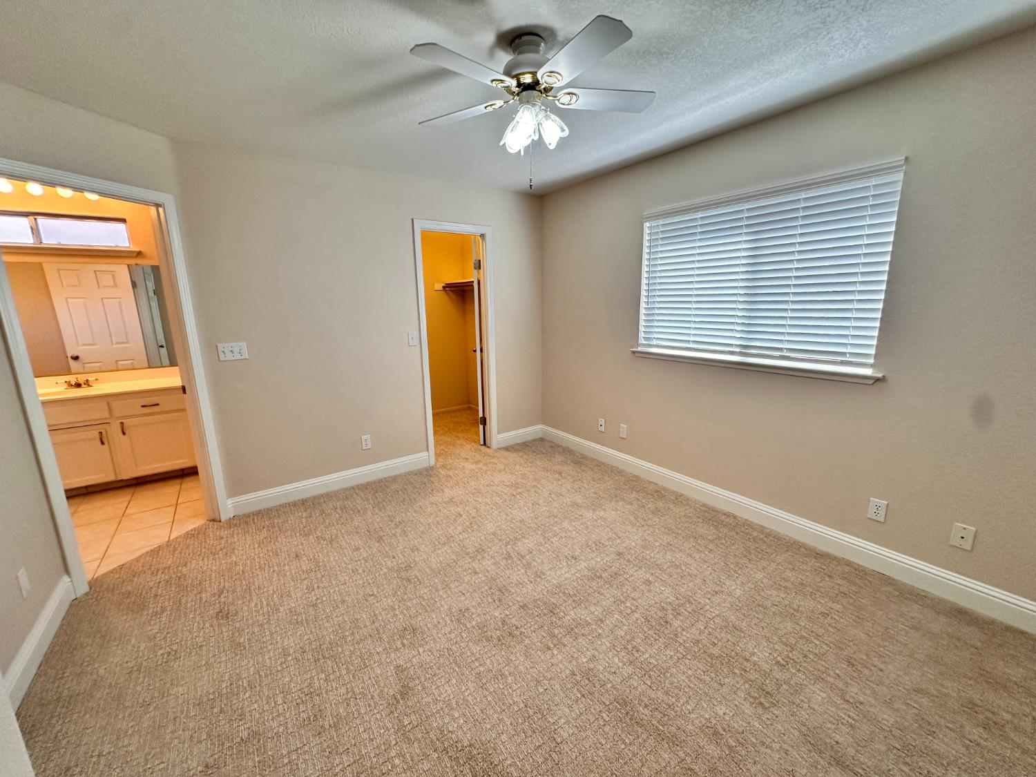 5201 W Magill Ave, Fresno, CA 93722