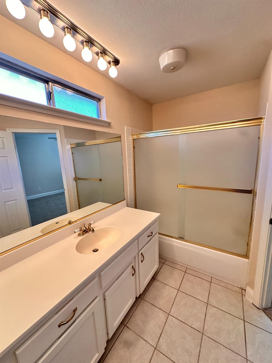 5201 W Magill Ave, Fresno, CA 93722
