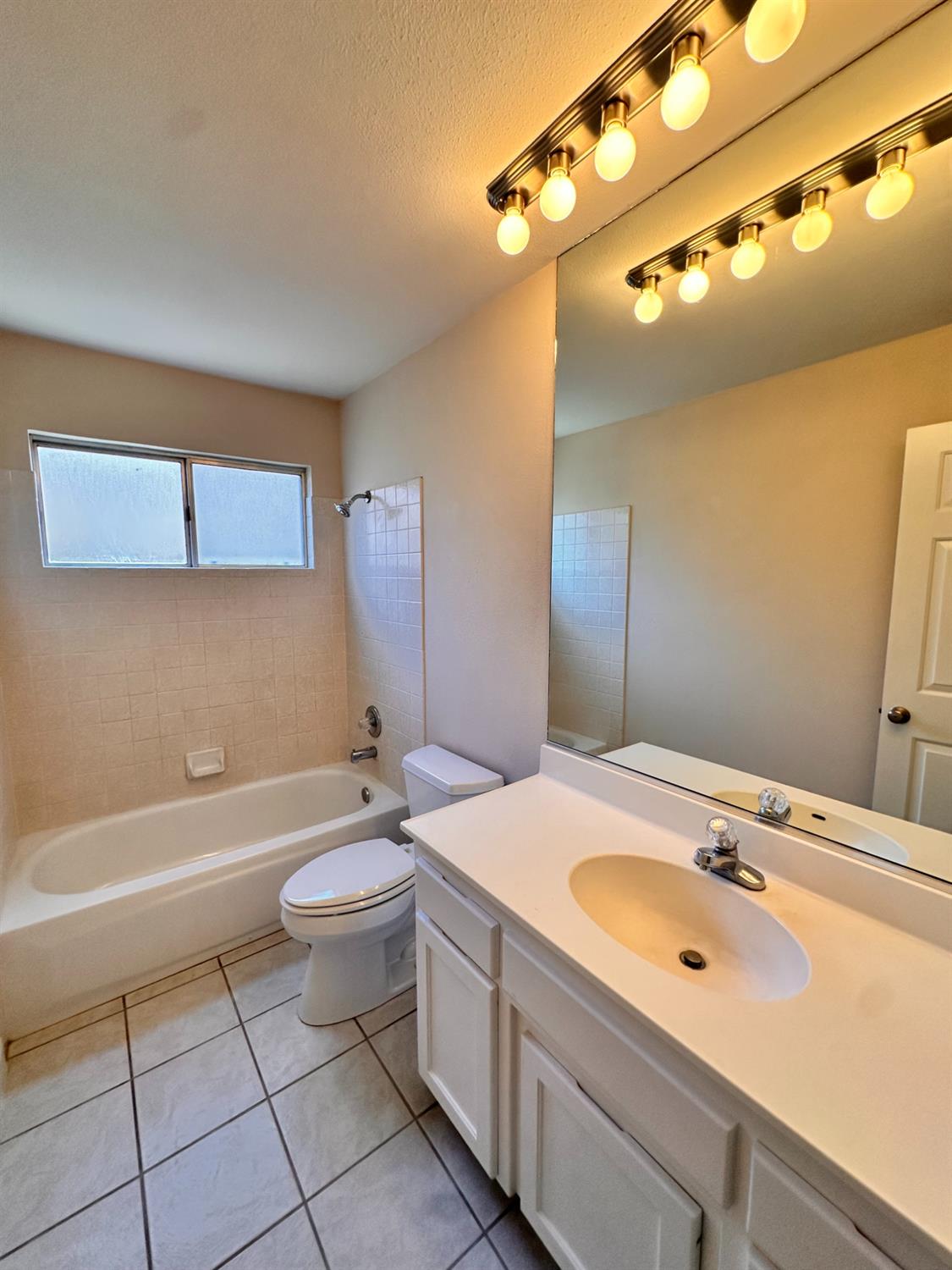 5201 W Magill Ave, Fresno, CA 93722