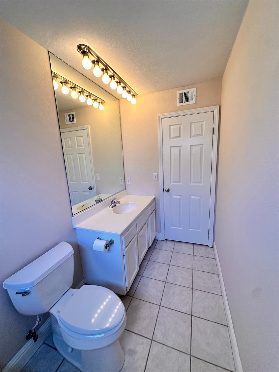 5201 W Magill Ave, Fresno, CA 93722