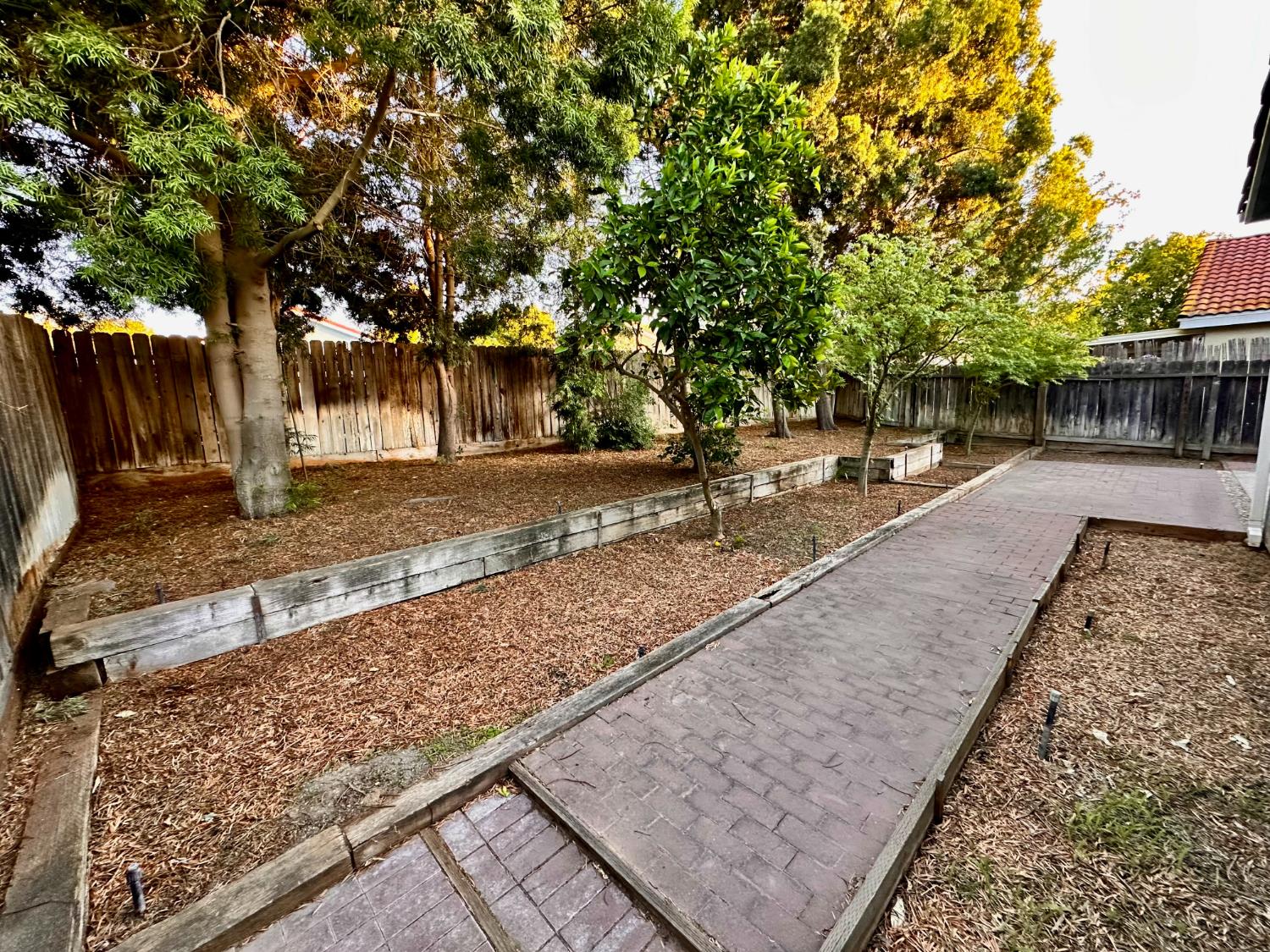 5201 W Magill Ave, Fresno, CA 93722
