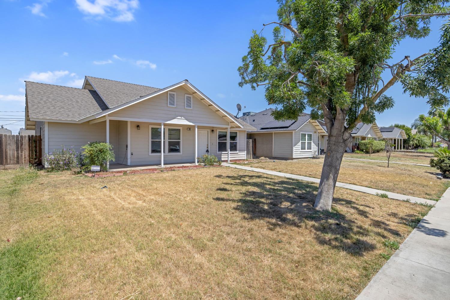 328 S P St, Dinuba, CA 93618